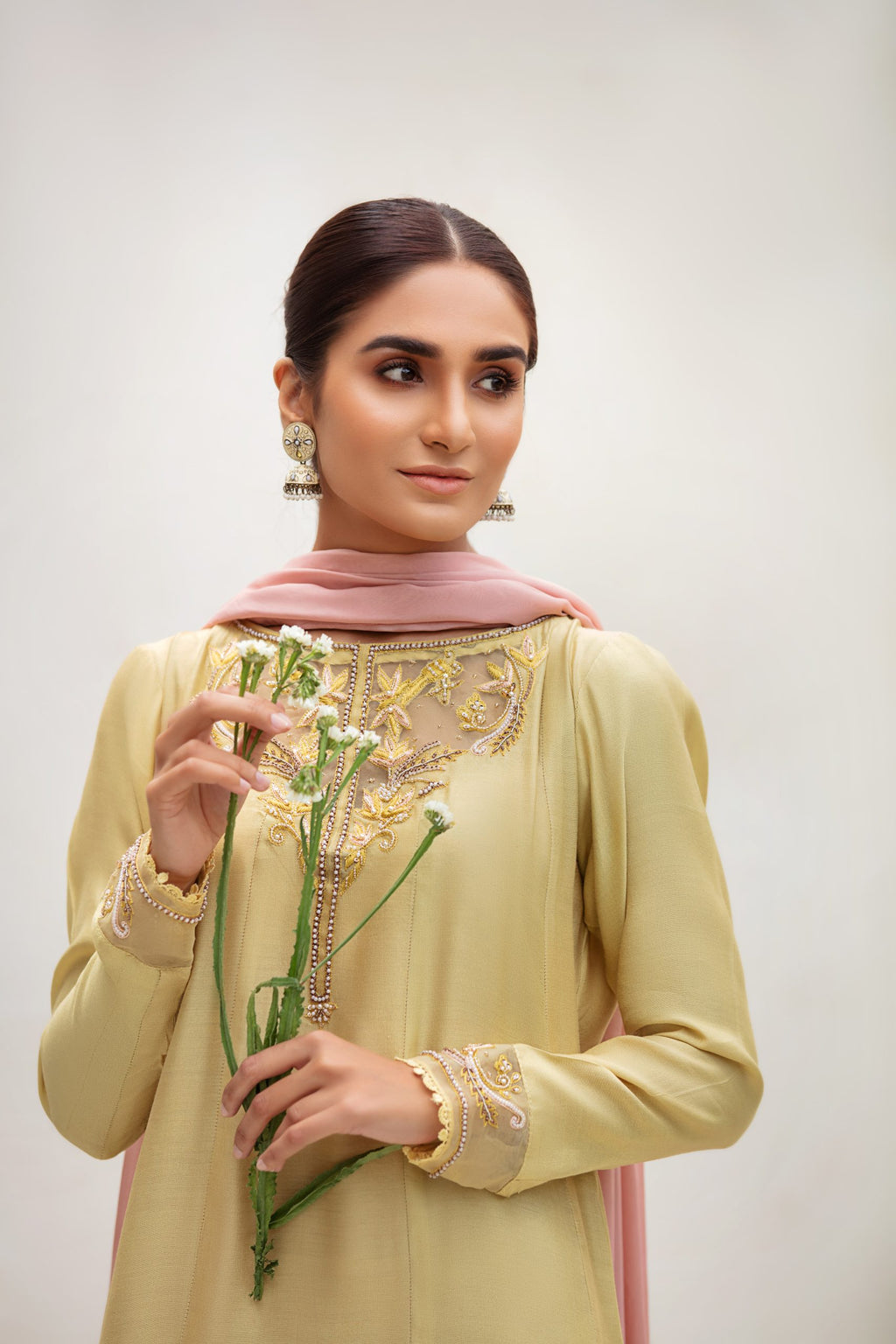 luxe Pret 23- Pale Yellow