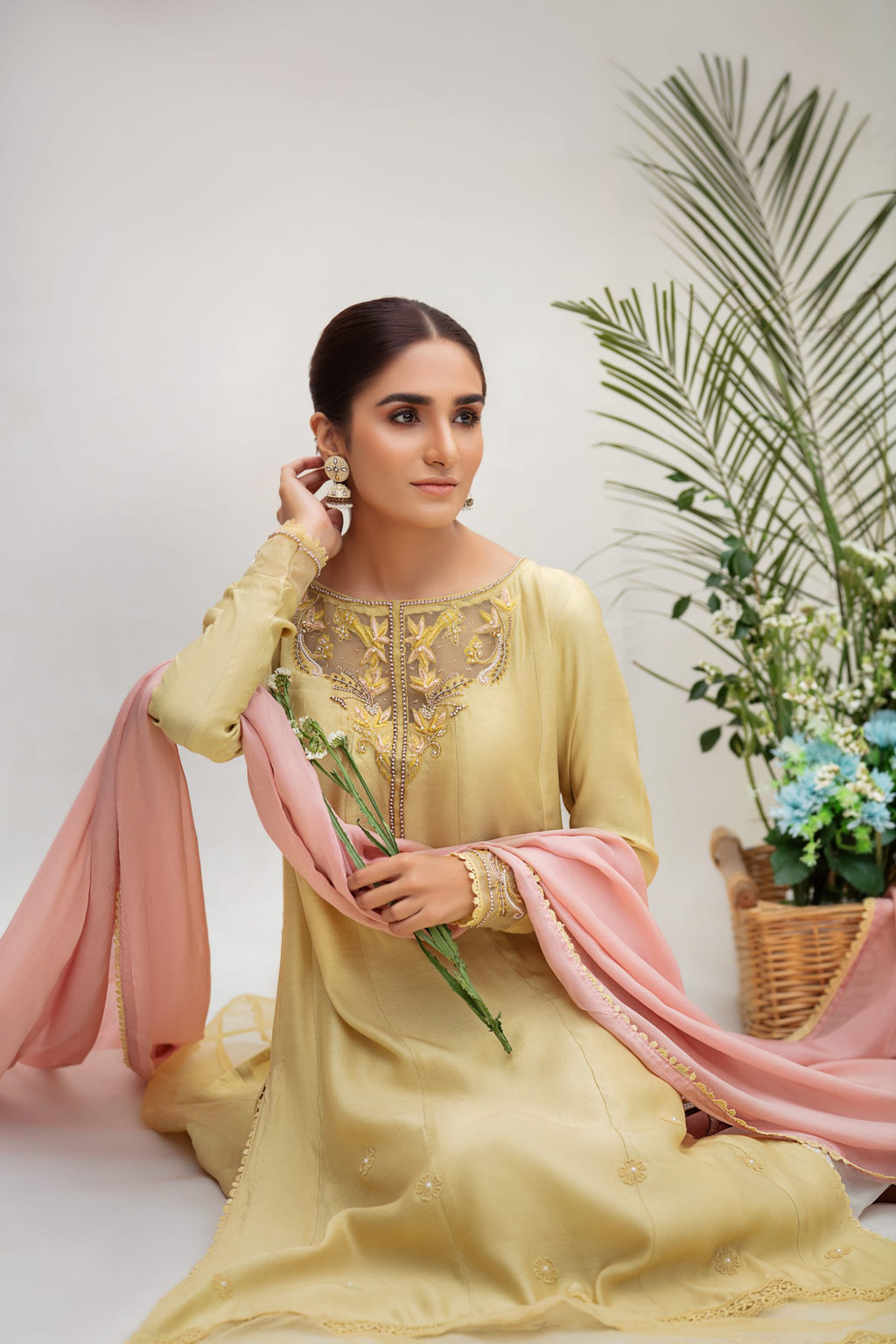 luxe Pret 23- Pale Yellow