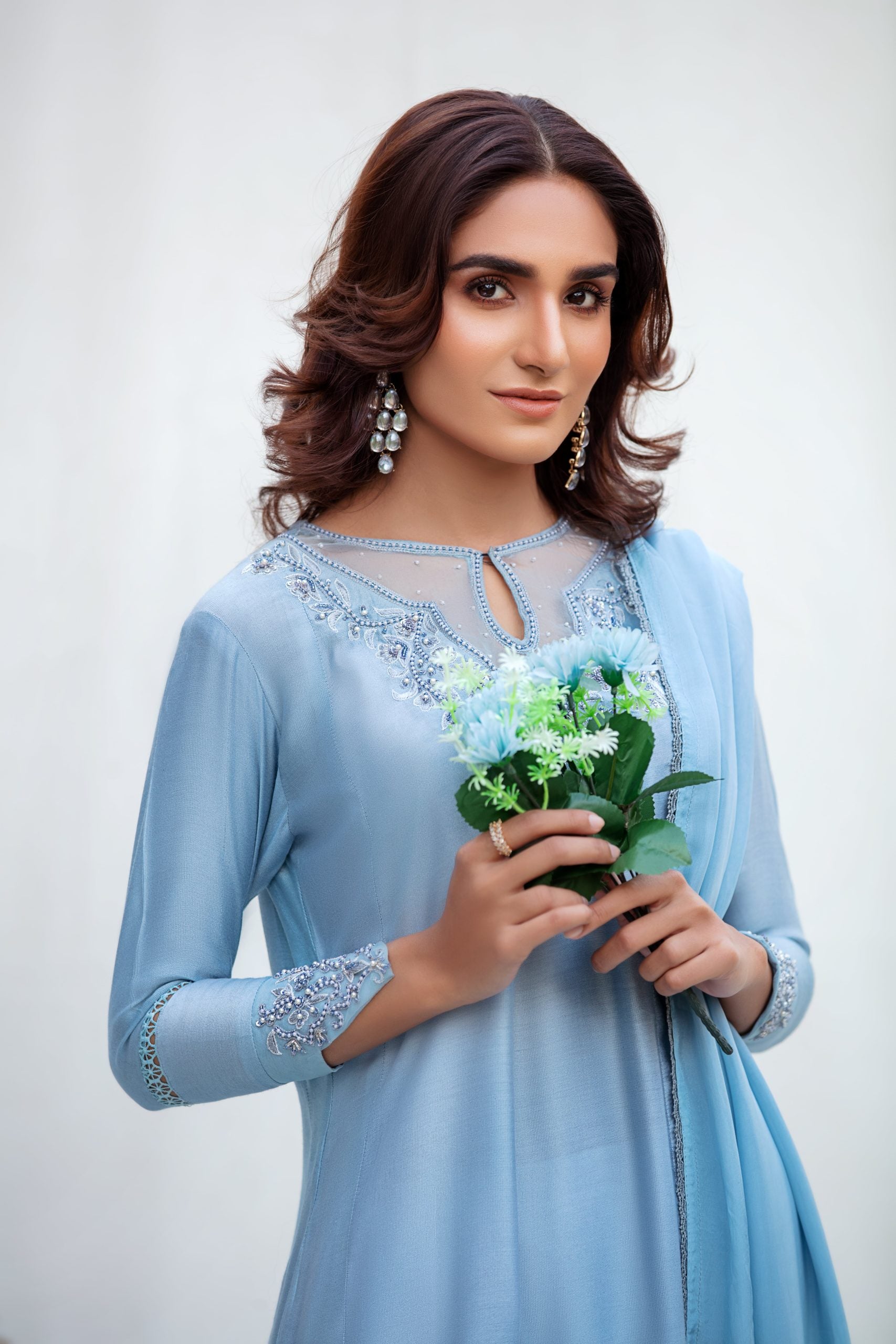 luxe Pret 23- Ice blue