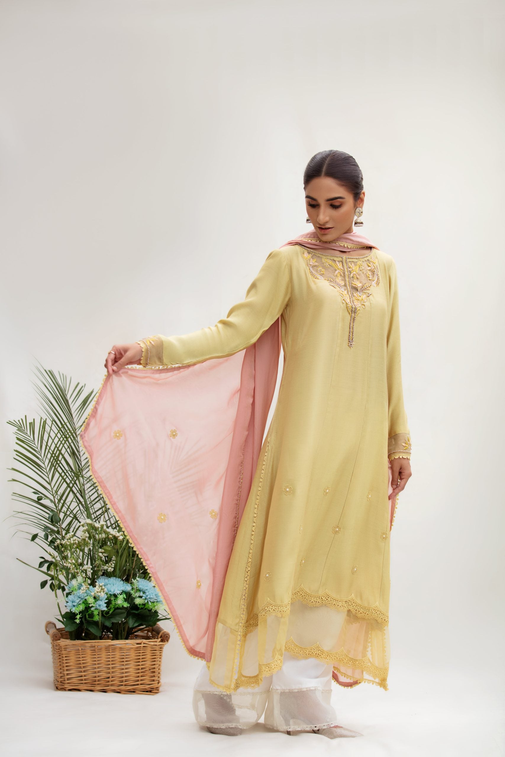 luxe Pret 23- Pale Yellow